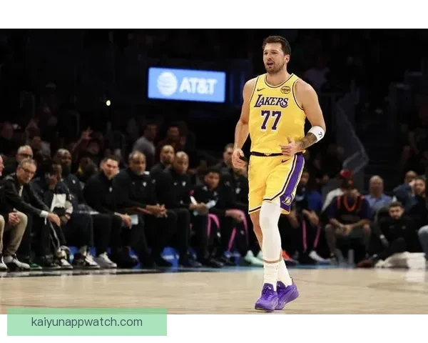 雷霆大胜湖人喜迎四连胜 SGA贡献28分7助攻7篮板 东契奇伤退影响独行侠表现